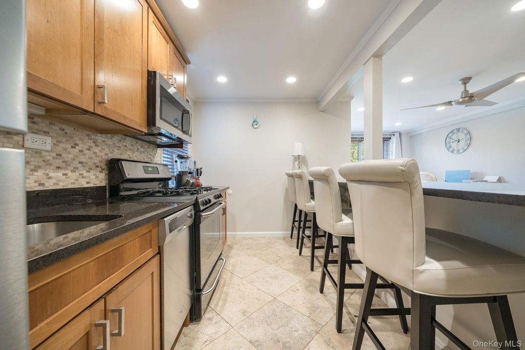 209-15 18th Avenue 2B, Bayside, NY 11360 — photo 2