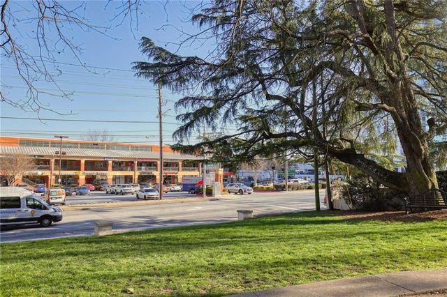 2222 Peachtree NW Road B6, Atlanta, GA 30309