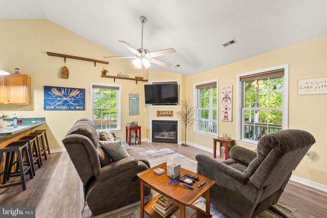 239 OAKWOOD DR, Mineral, VA 23117