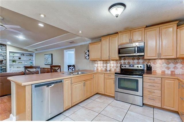 5121 ELLENDALE AVENUE, Tampa, FL 33625