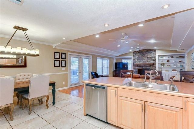 5121 ELLENDALE AVENUE, Tampa, FL 33625