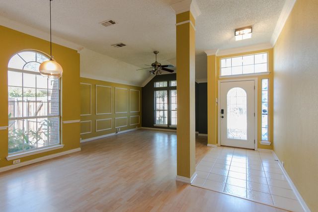 9321 Western Trail, Irving, TX 75063