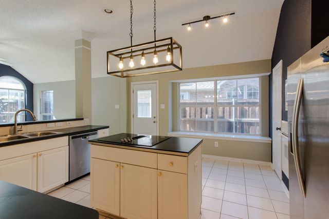 9321 Western Trail, Irving, TX 75063