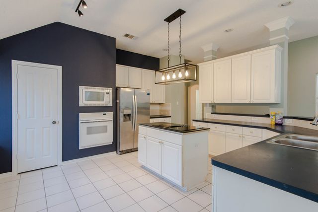 9321 Western Trail, Irving, TX 75063