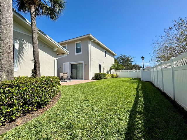 2758 Avalon Way, Jupiter, FL 33458