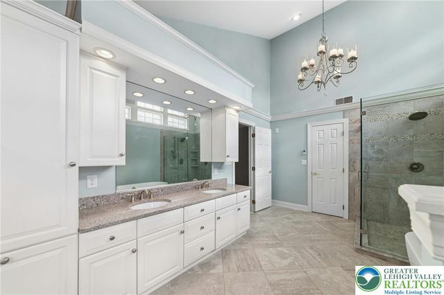 8 Harding Court, Bethlehem Twp, PA 18045