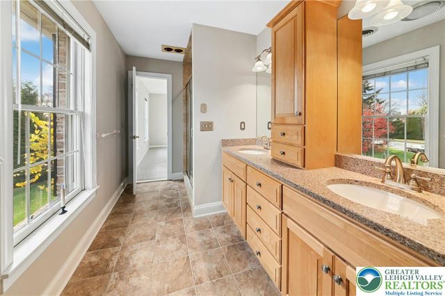 8 Harding Court, Bethlehem Twp, PA 18045