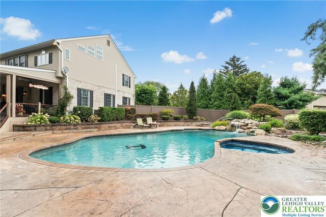 8 Harding Court, Bethlehem Twp, PA 18045