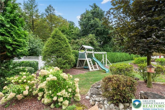 8 Harding Court, Bethlehem Twp, PA 18045