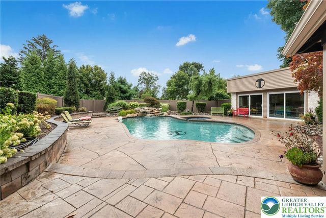 8 Harding Court, Bethlehem Twp, PA 18045