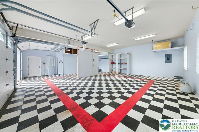 8 Harding Court, Bethlehem Twp, PA 18045