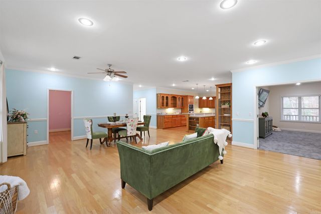 72 RANCH Road, Arkadelphia, AR 71923