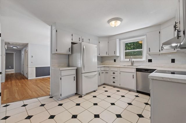 36 Barry Rd, Worcester, MA 01609