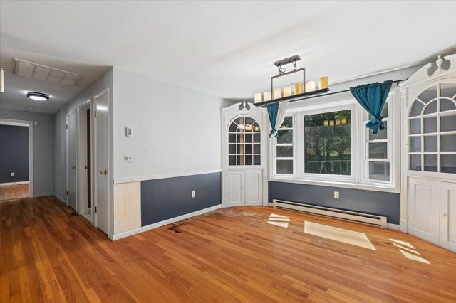 36 Barry Rd, Worcester, MA 01609