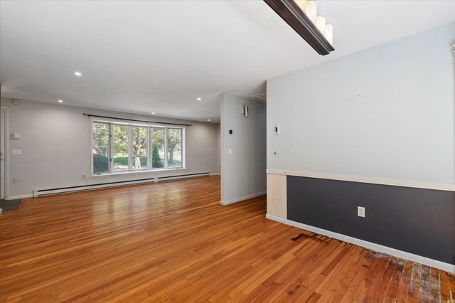 36 Barry Rd, Worcester, MA 01609