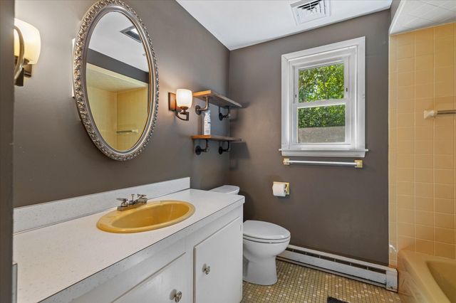 36 Barry Rd, Worcester, MA 01609