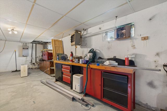 36 Barry Rd, Worcester, MA 01609