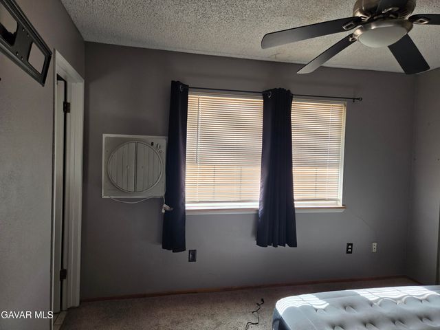 40104 174th Street, Lake Los Angeles, CA 93591