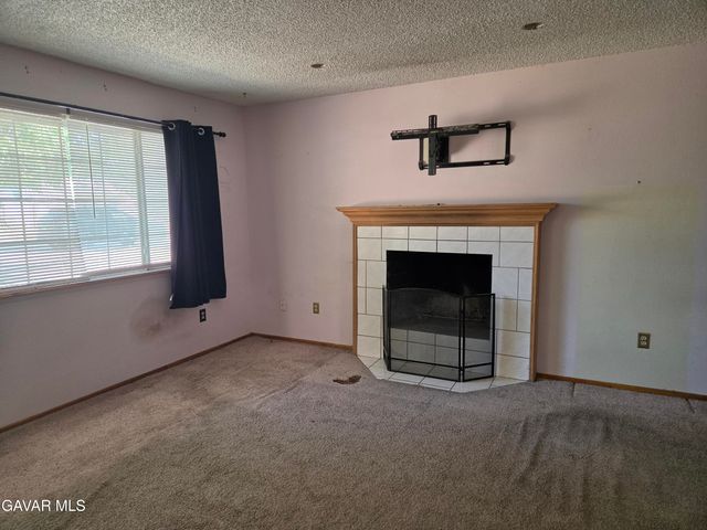 40104 174th Street, Lake Los Angeles, CA 93591