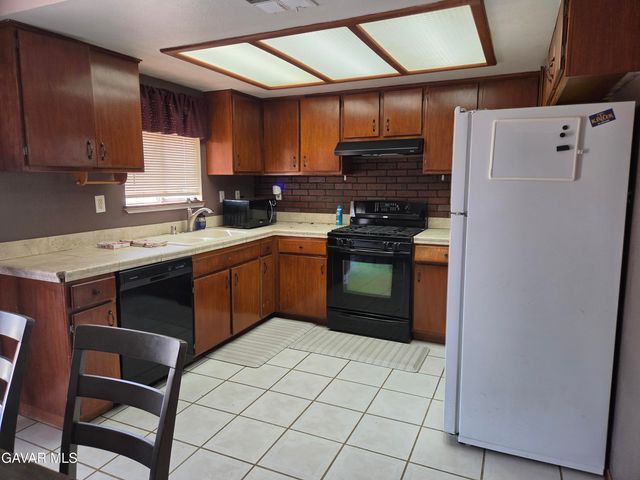40104 174th Street, Lake Los Angeles, CA 93591