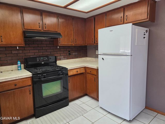 40104 174th Street, Lake Los Angeles, CA 93591