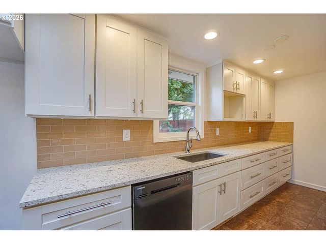 8300 Se Lorry Ave, Vancouver, WA 98664