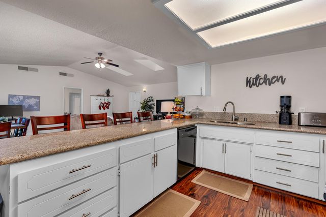 2893 Helm Avenue, Clovis, CA 93612