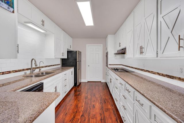 2893 Helm Avenue, Clovis, CA 93612