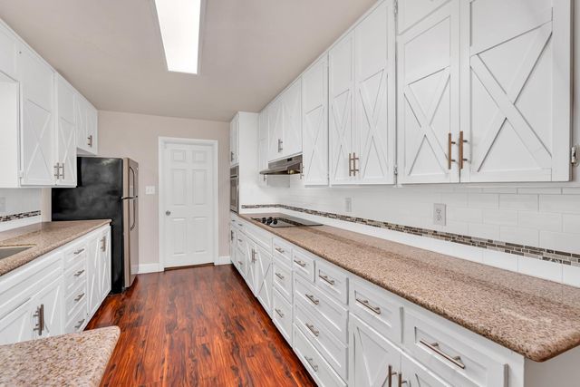 2893 Helm Avenue, Clovis, CA 93612