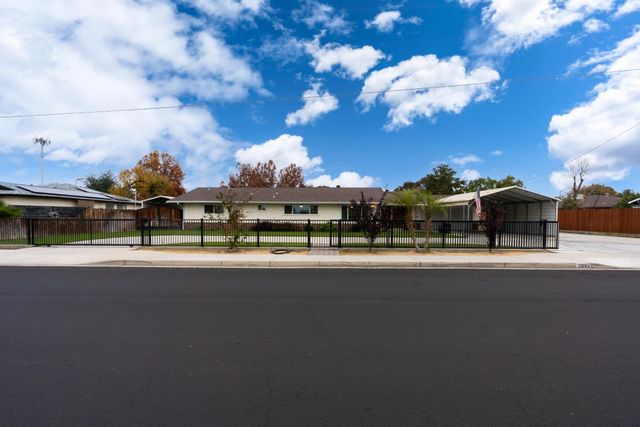 2893 Helm Avenue, Clovis, CA 93612