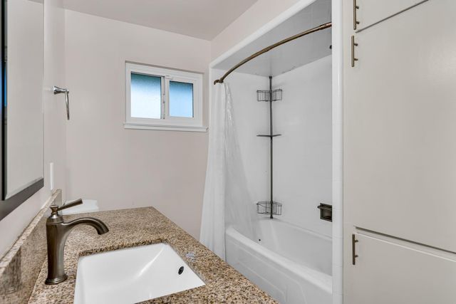 2893 Helm Avenue, Clovis, CA 93612