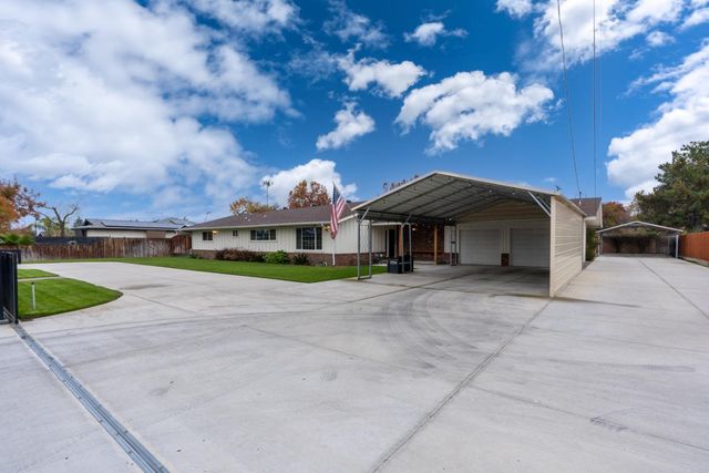 2893 Helm Avenue, Clovis, CA 93612