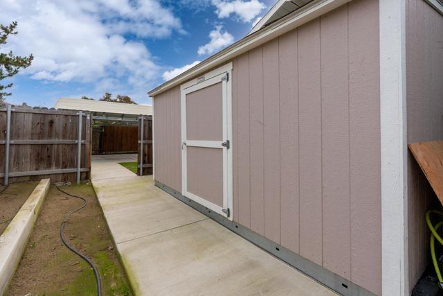 2893 Helm Avenue, Clovis, CA 93612