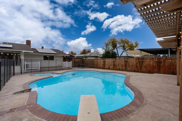 2893 Helm Avenue, Clovis, CA 93612