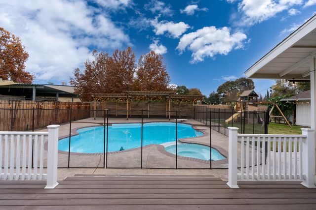 2893 Helm Avenue, Clovis, CA 93612