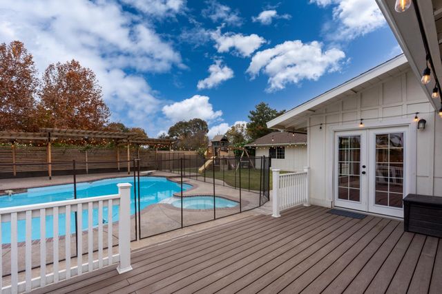 2893 Helm Avenue, Clovis, CA 93612