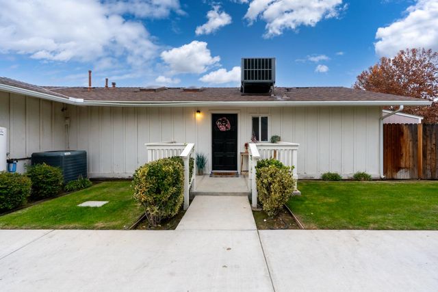 2893 Helm Avenue, Clovis, CA 93612
