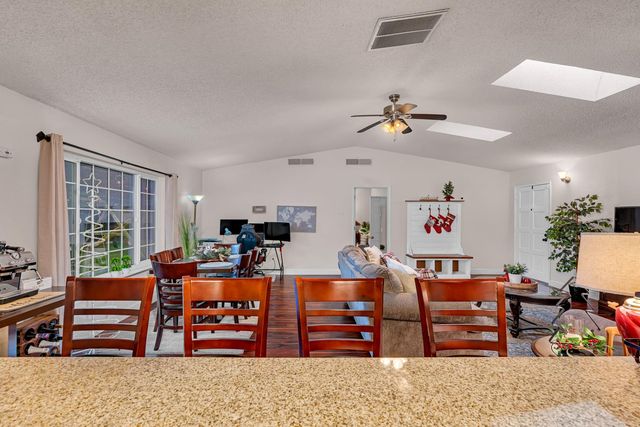 2893 Helm Avenue, Clovis, CA 93612