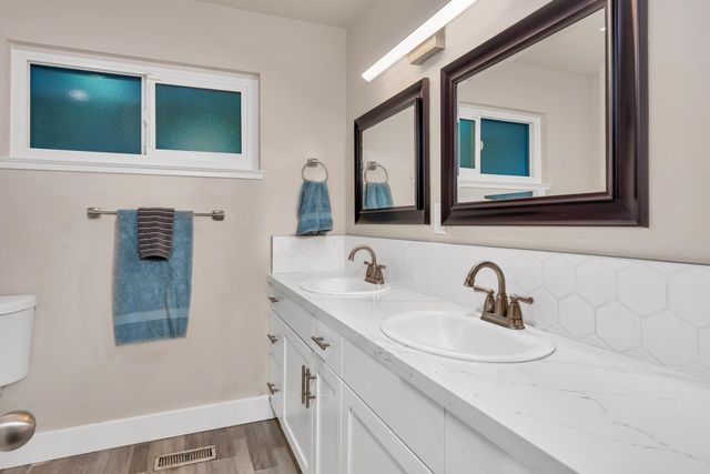 2893 Helm Avenue, Clovis, CA 93612