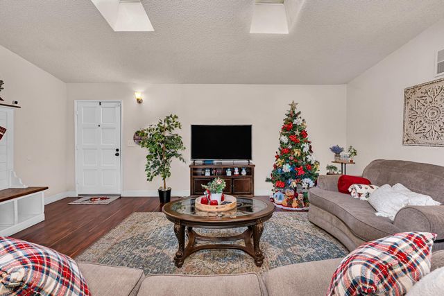 2893 Helm Avenue, Clovis, CA 93612