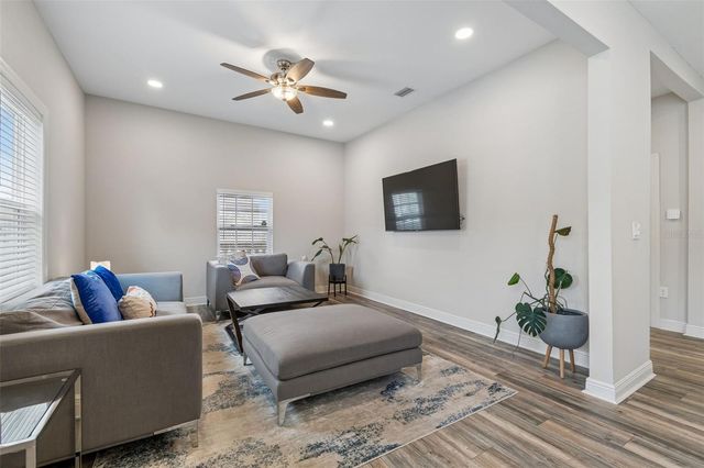 2920 W IVY STREET, Tampa, FL 33607