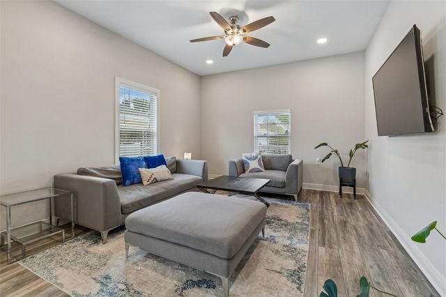 2920 W IVY STREET, Tampa, FL 33607