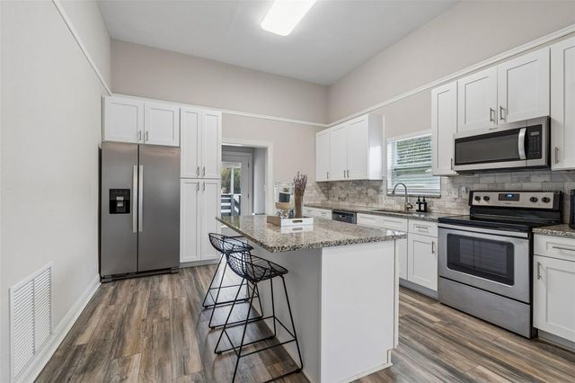 2920 W IVY STREET, Tampa, FL 33607