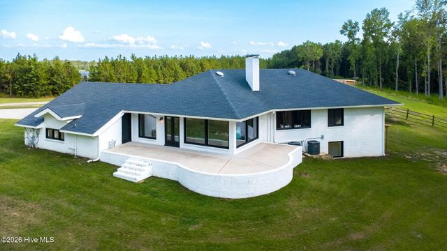 820 Saint Pauls Drive, Raeford, NC 28376
