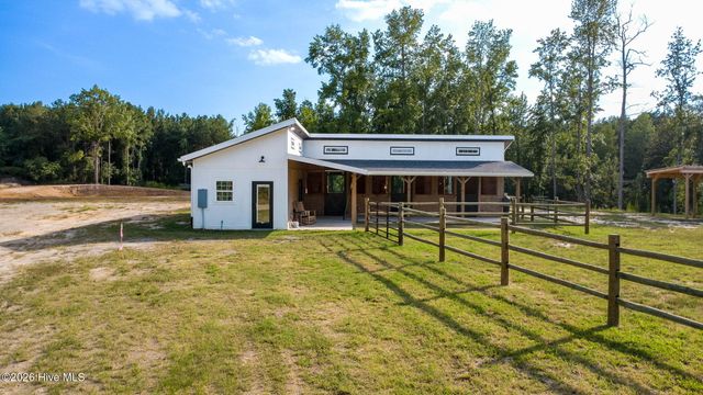 820 Saint Pauls Drive, Raeford, NC 28376