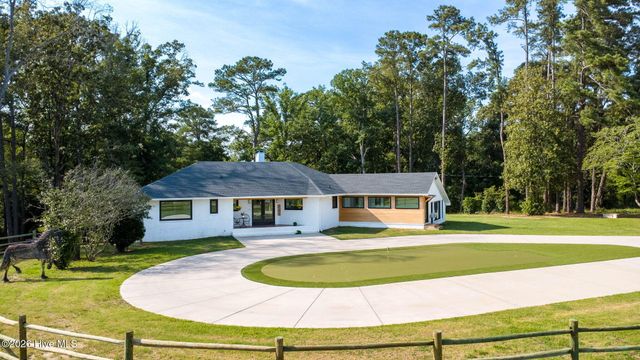 820 Saint Pauls Drive, Raeford, NC 28376