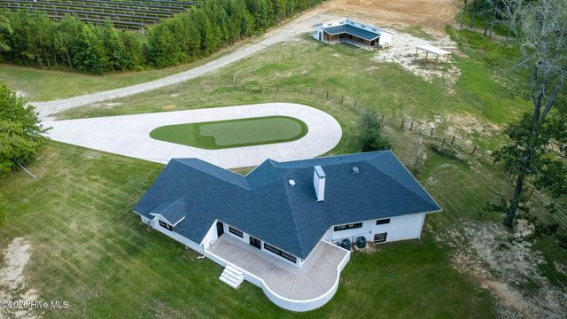 820 Saint Pauls Drive, Raeford, NC 28376