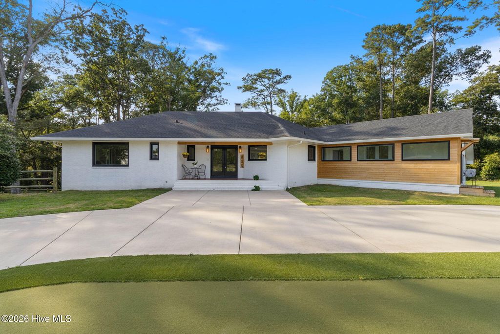 820 Saint Pauls Drive, Raeford, NC 28376