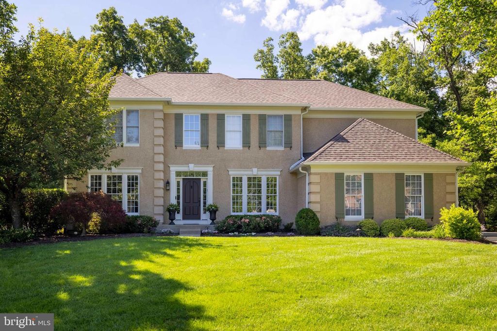 325 SLEEPY HOLLOW CT, AMBLER, PA 19002 — exterior