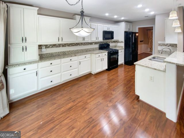 153 Wallnut Hall Circle, Woodstock, GA 30189